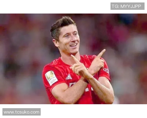 莱万领衔新赛季挑战,期待在绿茵场上再创辉煌成就与传奇故事 莱万领衔新赛季挑战,期待在绿茵场上再创辉煌成就与传奇故事